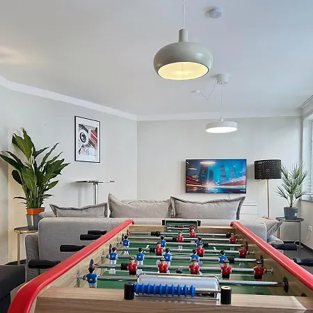 Grill Patio & Games Sleeps 13 Holiday home *