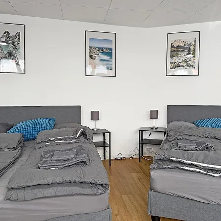 Holiday home Grill Patio & Games Sleeps 13 *